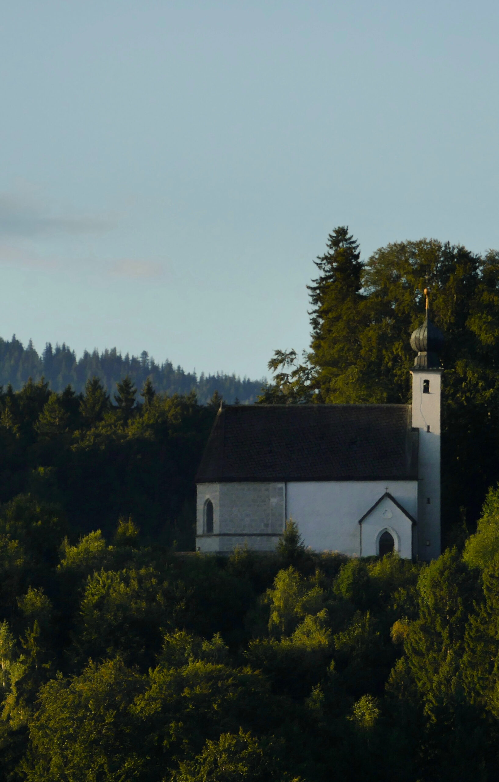 St. Georg am Berg im Morgenlicht