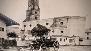 Die Vachendorfer Pfarrkirche nach dem Brand von 1891.