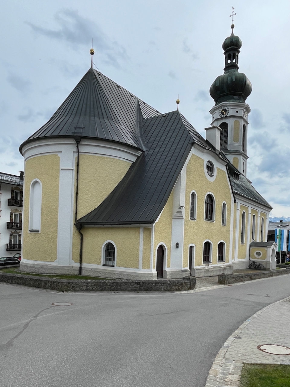 Kirchengebäude Aussenansicht 2025 fotografiert von Jochen Nistler