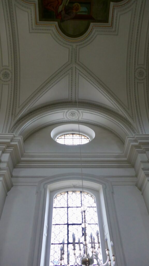 Stichkappe mit Occulus und Fenster