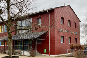 Gebäude der Grundschule Vachendorf