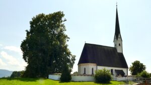 Außenansicht der Filialkirche St. Margaretha in Einharting