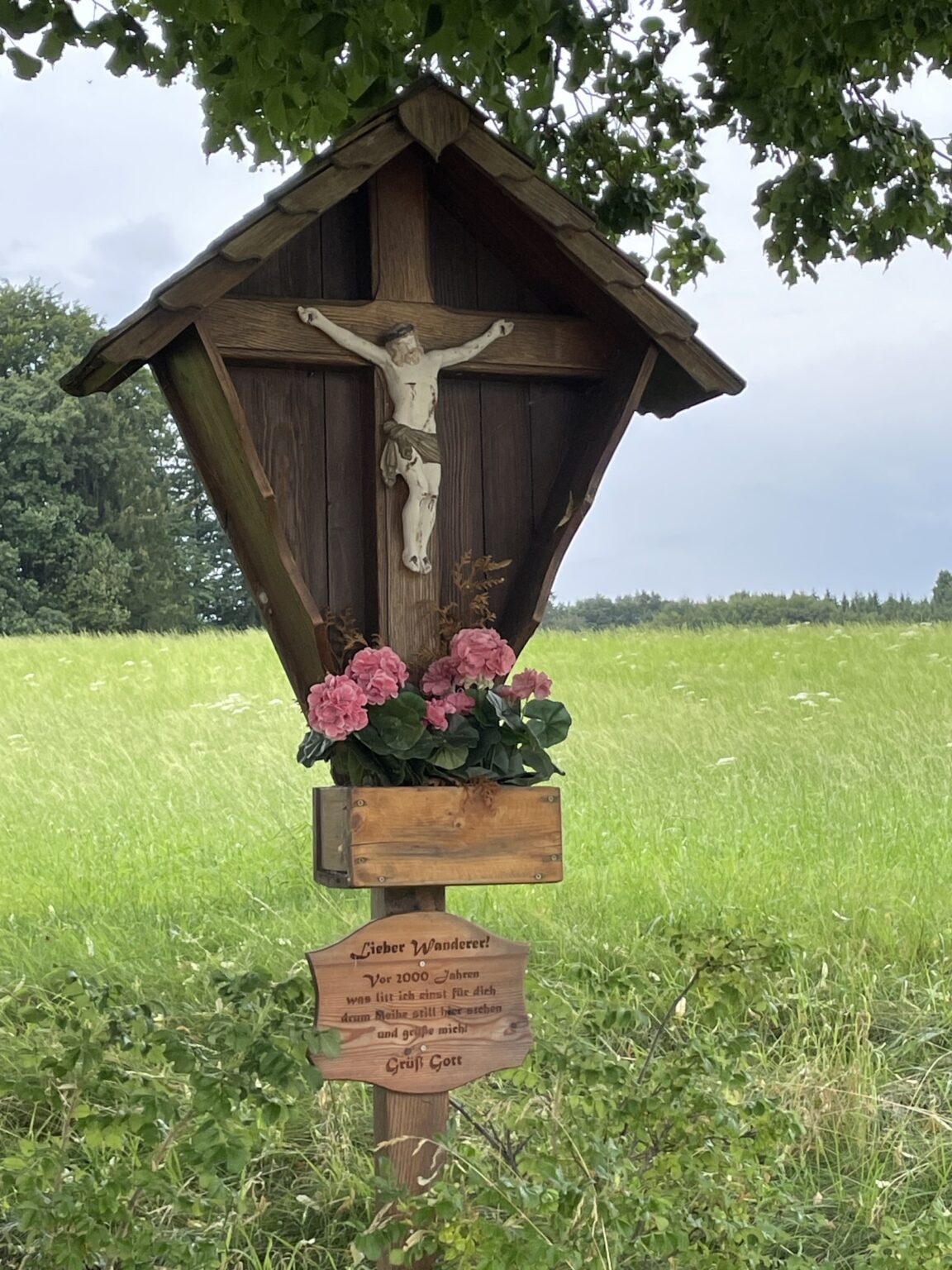 Holzkreuz vor Einharting