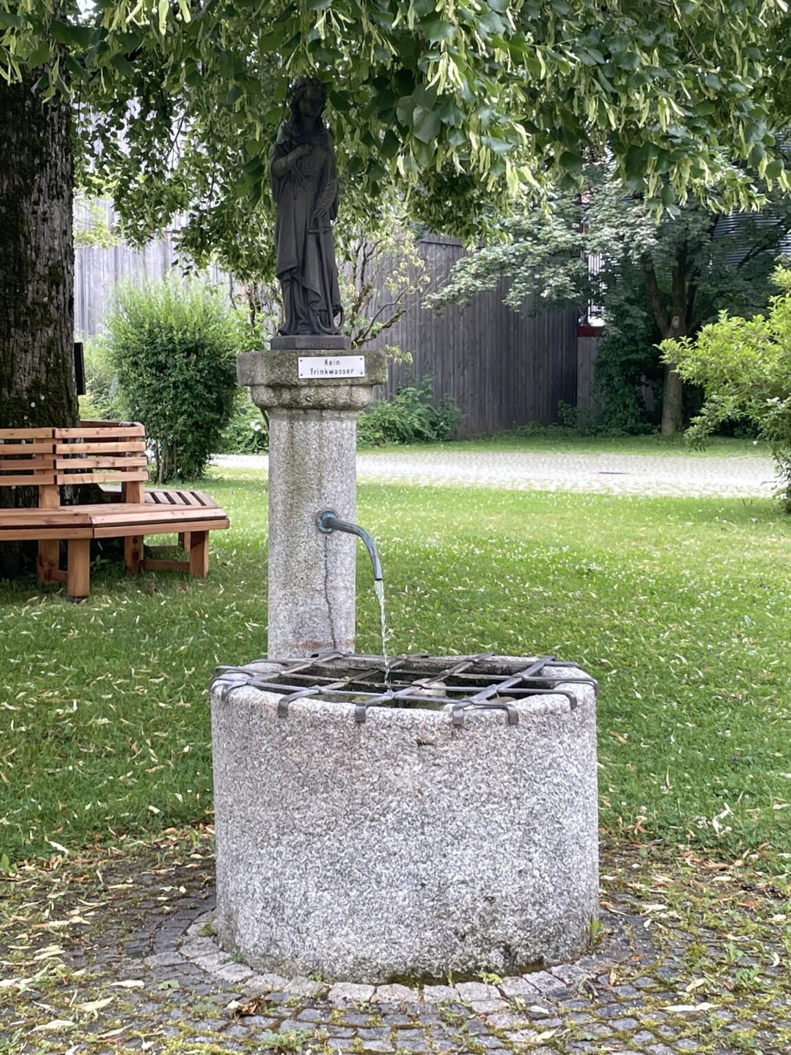 Philomena-Brunnen im Pfarrhof