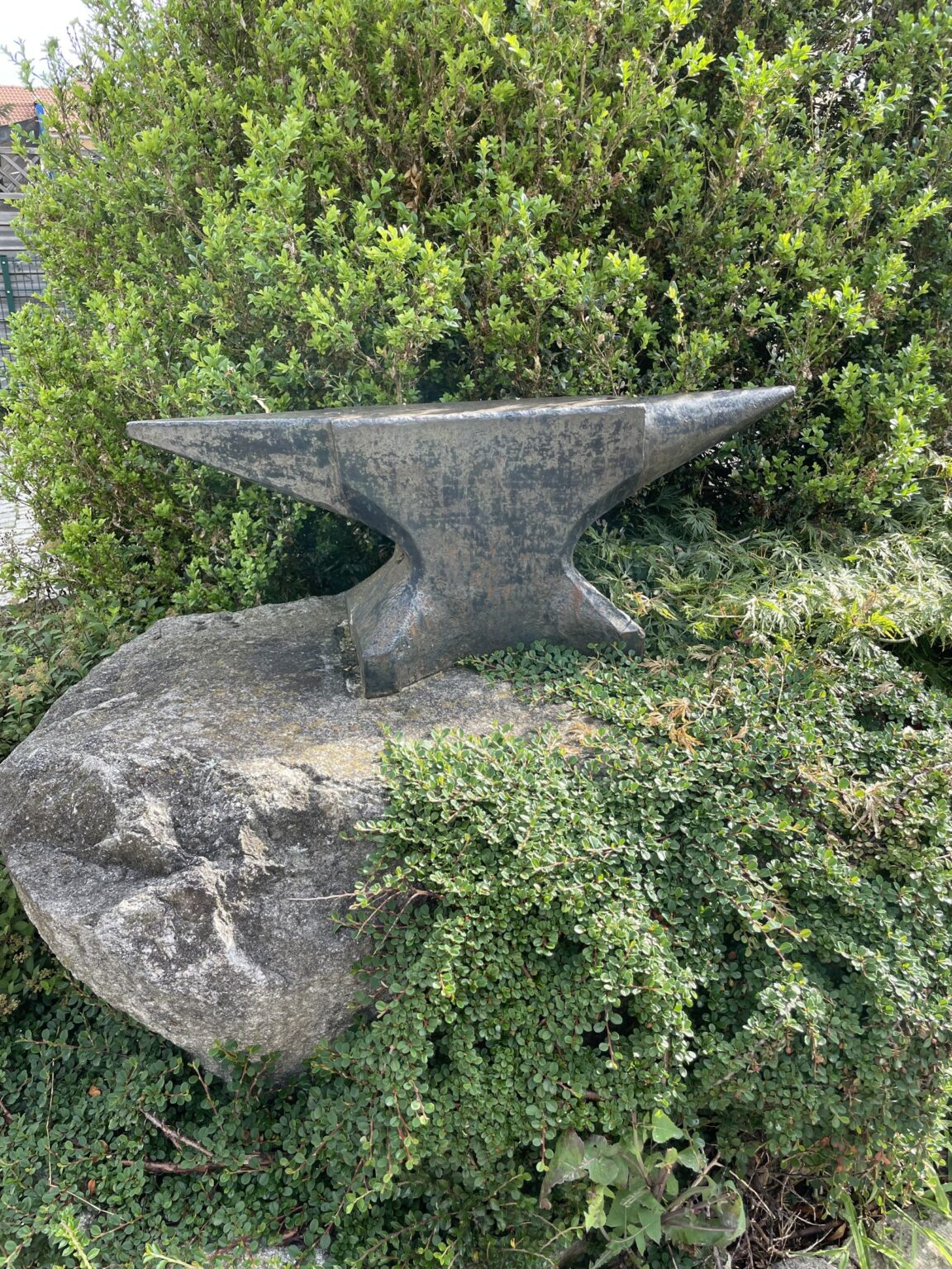 Amboss an der Siegsdorfer Straße