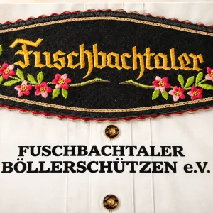 Fuschbachtaler Böllerschützen bei einem festlichen Anlass