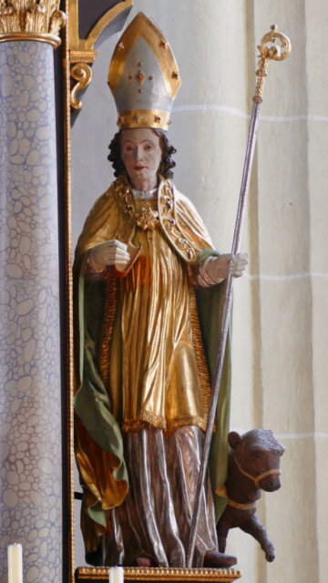 Besonders beachtenswert: Der "Bär" zu Füssen des Bischofs Besonders gefallen hat dem Maxl der "Bär" zu Füssen des Bischofs