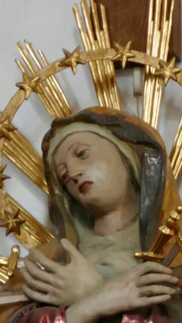 Ein ausdrucksstarkes Gesicht ist dem Künstler bei der schmerzerfüllten Maria gelungen. Mater Dolorosa, die schmerzhafte Mutter