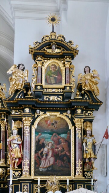 Der Stephanusaltar (Bild) mit den Figuren des Hl. Sebastian (links) und Hl. Florian (rechts) Vachendorf mariae himmelfahrt nebenaltar rechts